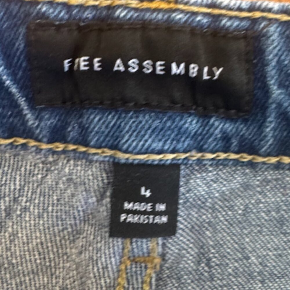 Free Assemble jeans, Size 4, distressed - Picture 6 of 8